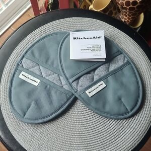 KitchenAid Oval Pocket Pot Holders Set